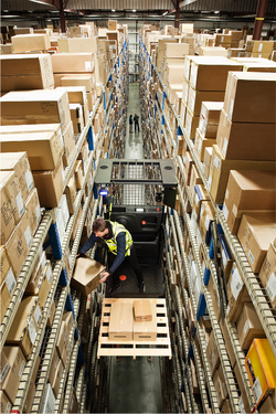 Picking orders from an elevated Doosan order picker, top view