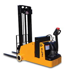 CB22 and CB33 Counterbalanced Stackers