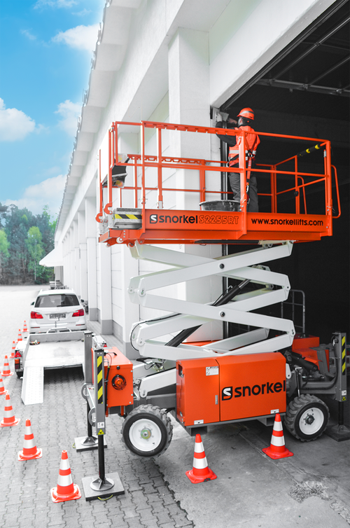 Snorkel® S2255RT / S2755RT Narrow Rough Terrain Scissor Lift, 925 and