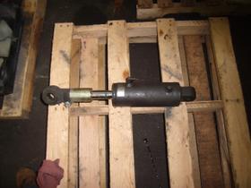 CATERPILLAR Right Hand Tilt Cylinder