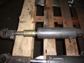 CATERPILLAR LH Tilt Cylinder