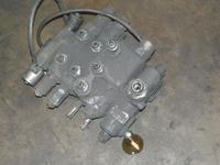 Mitsubishi Used 4 Spool Hydraulic Control Valve photo