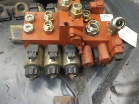 LINDE USED 4-SPOOL CONTROL VALVE