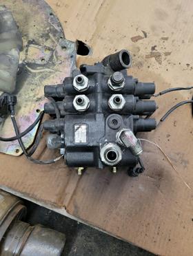 MITSUBISHI Used 3 Spool Hydraulic Control Valve