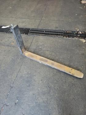 CASCADE Used 1.75"x5"x48" Class III Fork