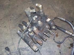UNICARRIERS Used 4 Spool Hydraulic Valve