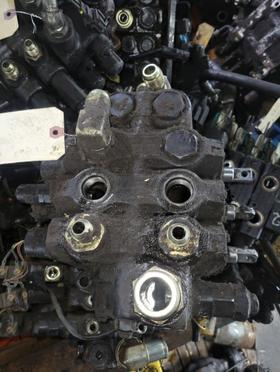 CATERPILLAR Used 3 Spool Hydraulic Control Valve