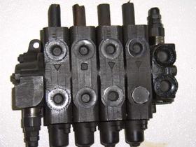 CATERPILLAR 4-SPOOL HYDRAULIC VALVE ASSEMBLY